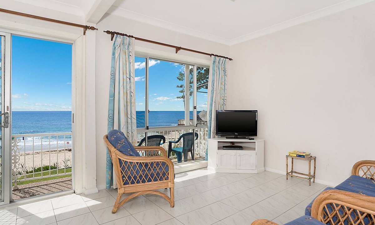 The Entrance Apartment | Sea Spray Apartments, Unit 4