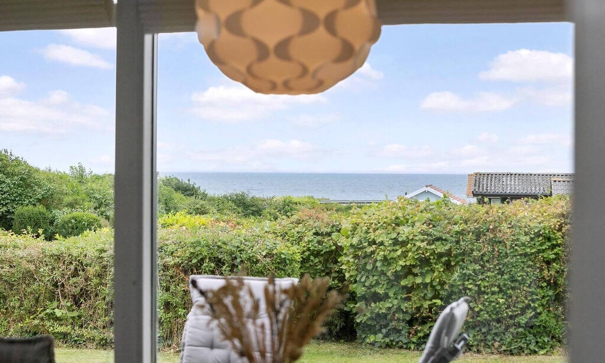 Frolunde House | Sea view 200m to the beach beautiful nature