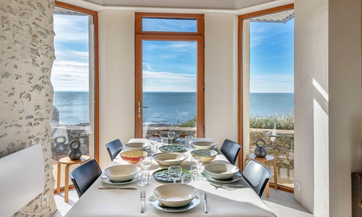 Prefailles House | Sea view, 30m from beach, 5 adults 1 child
