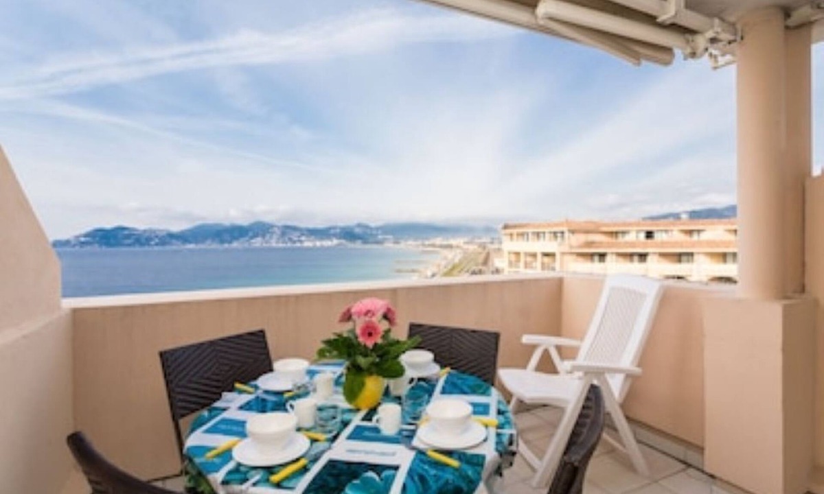 Cannes La Bocca Apartment | Sea view, a guaranteed favorite