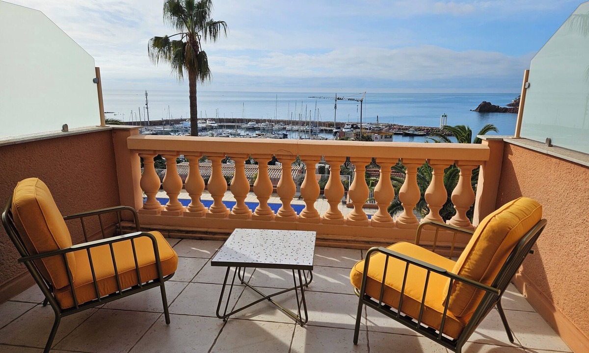 Theoule-sur-Mer Apartment | Sea view apartment