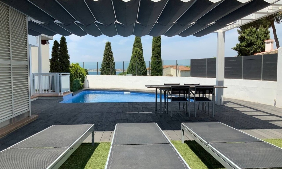 Almadraba-Canyelles Apartment | Sea view apartment with private pool