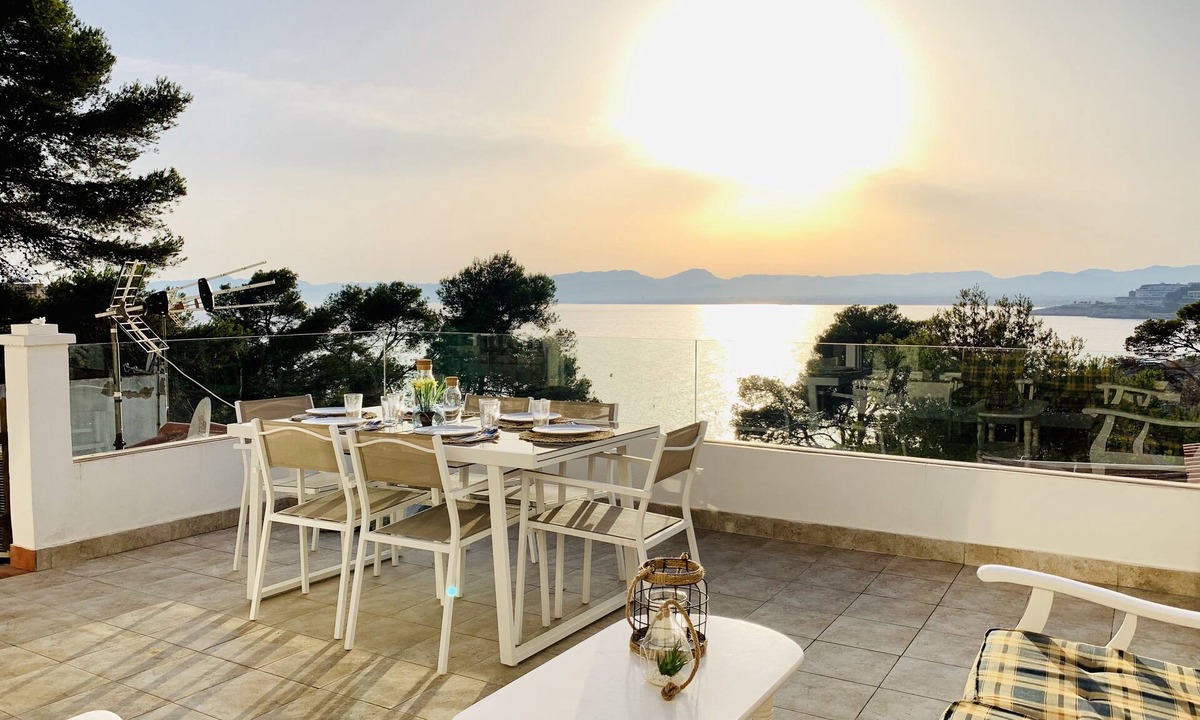 Cap de Salou Apartment | SEA VIEW APT, BEACHFRONT, PARKING, AA/CC, WIFI, LARGE TERRACE