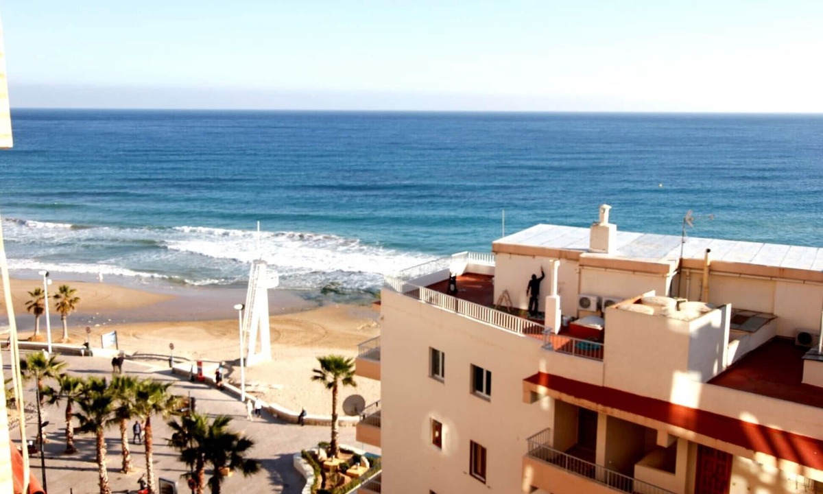 Calpe City Center Apartment | Sea view, Costa Blanca, close to shops, restaurants, and beach 45m