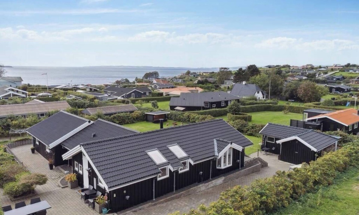 Egsmark Strand House | Sea view holiday home near Ebeltoft