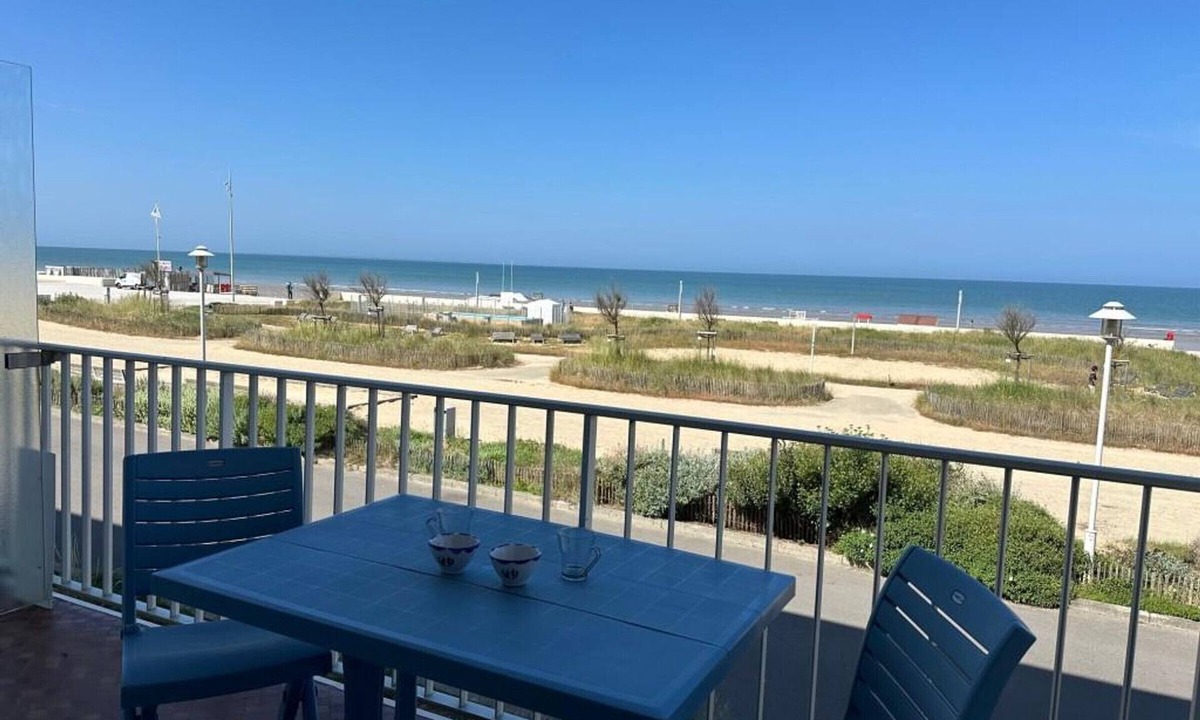 Notre-Dame-de-Monts Apartment | Sea-view studio for 2 in Notre-Dame-de-Monts, pets allowed