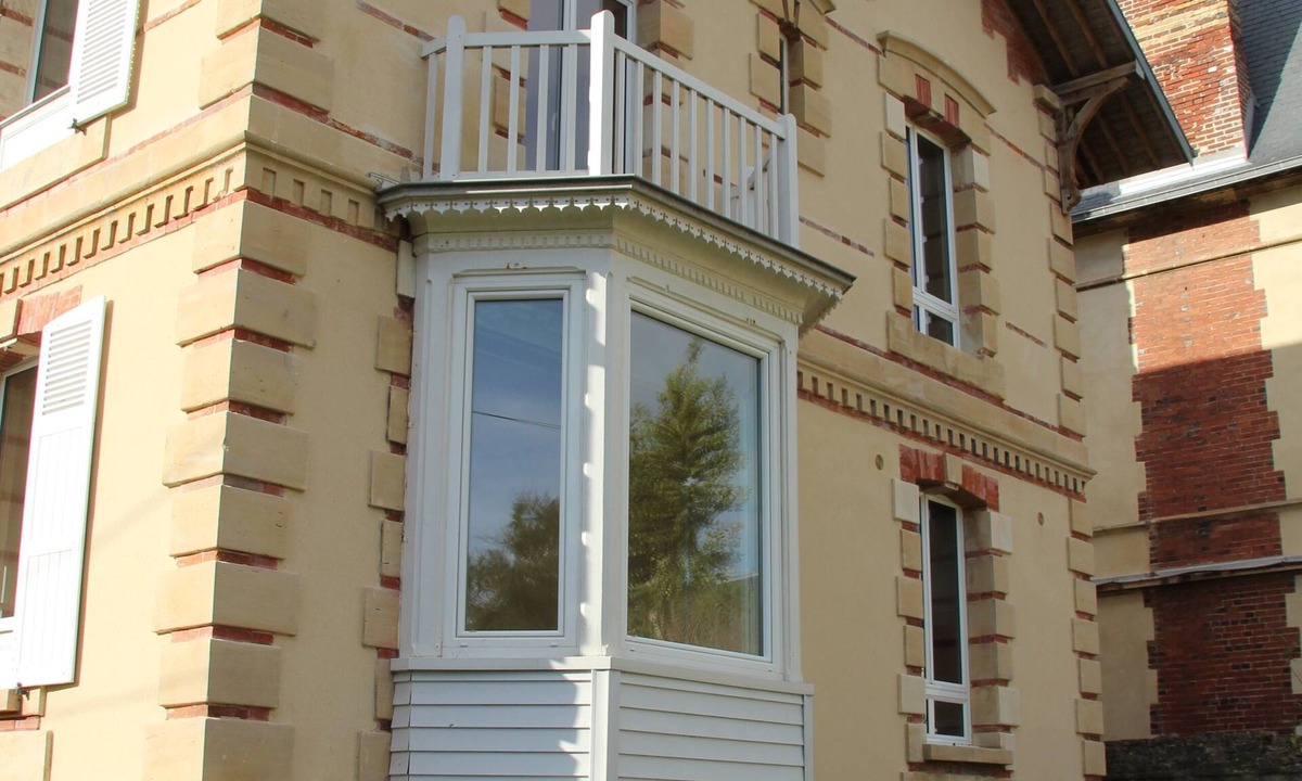 Lion-sur-Mer Villa | Sea view villa with heated pool