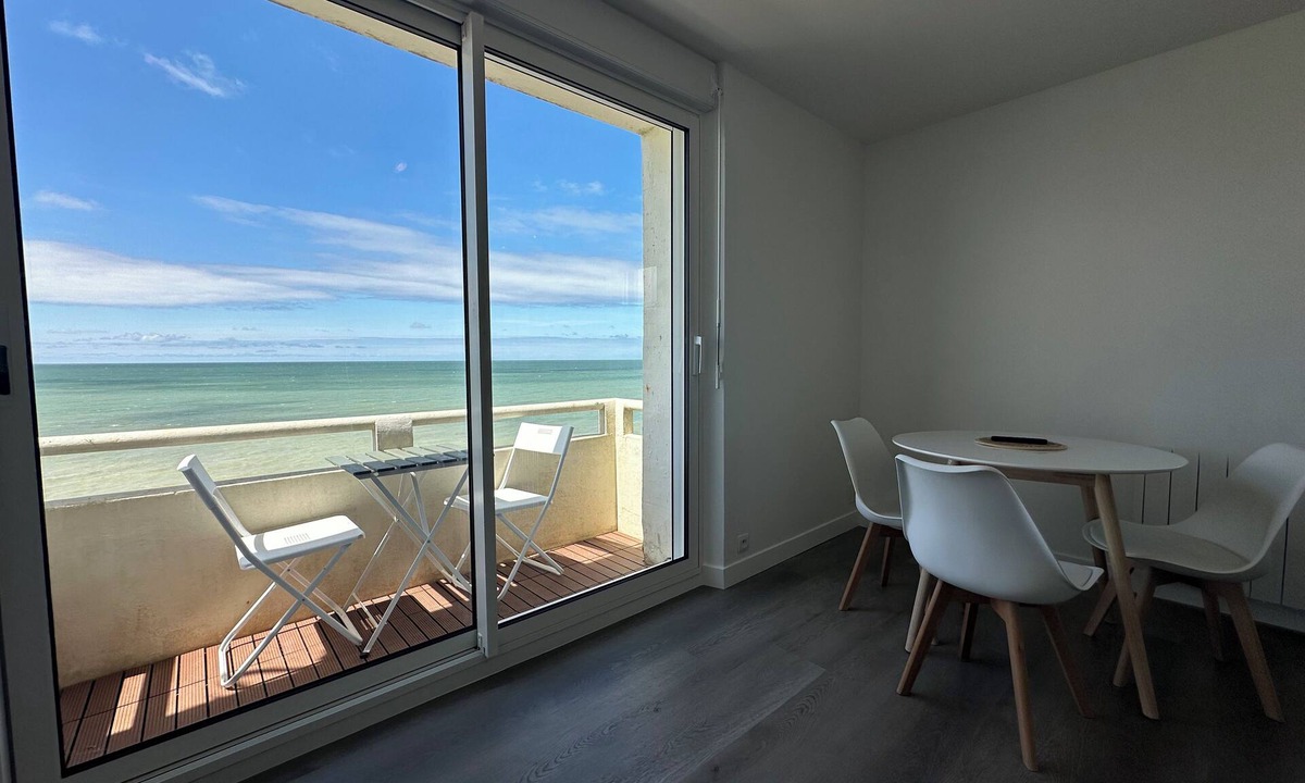 Ault Apartment | Sea view with balcony