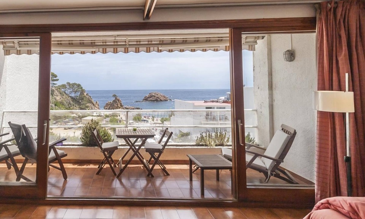 Tossa de Mar Apartment | SEA VIEWS APARTMENT ON THE BEACH