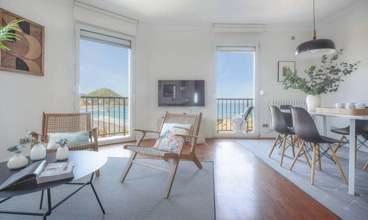 Gros Apartment | ☀️Sea Views from 4 Balconies ☀️ Walk Score 90 ☀️