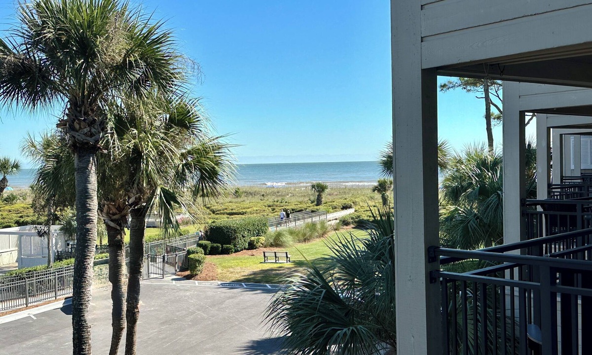 Hilton Head Island Condo | Seabatical-Beautiful ocean view! w/Bikes & Chairs