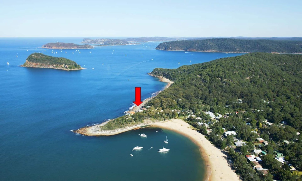 Pearl Beach Apartment | 'Seabreeze' a unique Waterfront/Beachside property