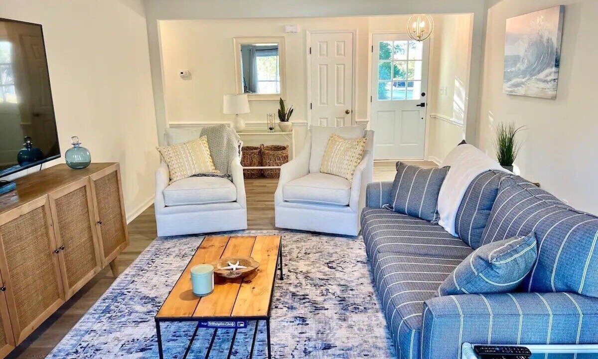 Kings Grant House | Seabreeze Away - Pool - Fire Pit - Close 2 Beach!