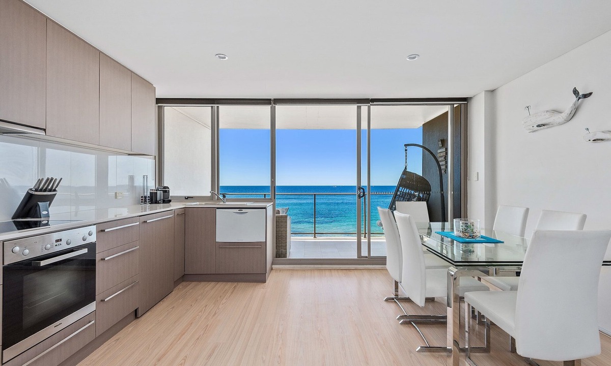 Mona Vale Apartment | Seabreeze - Carefree Absolute Beachfront Living