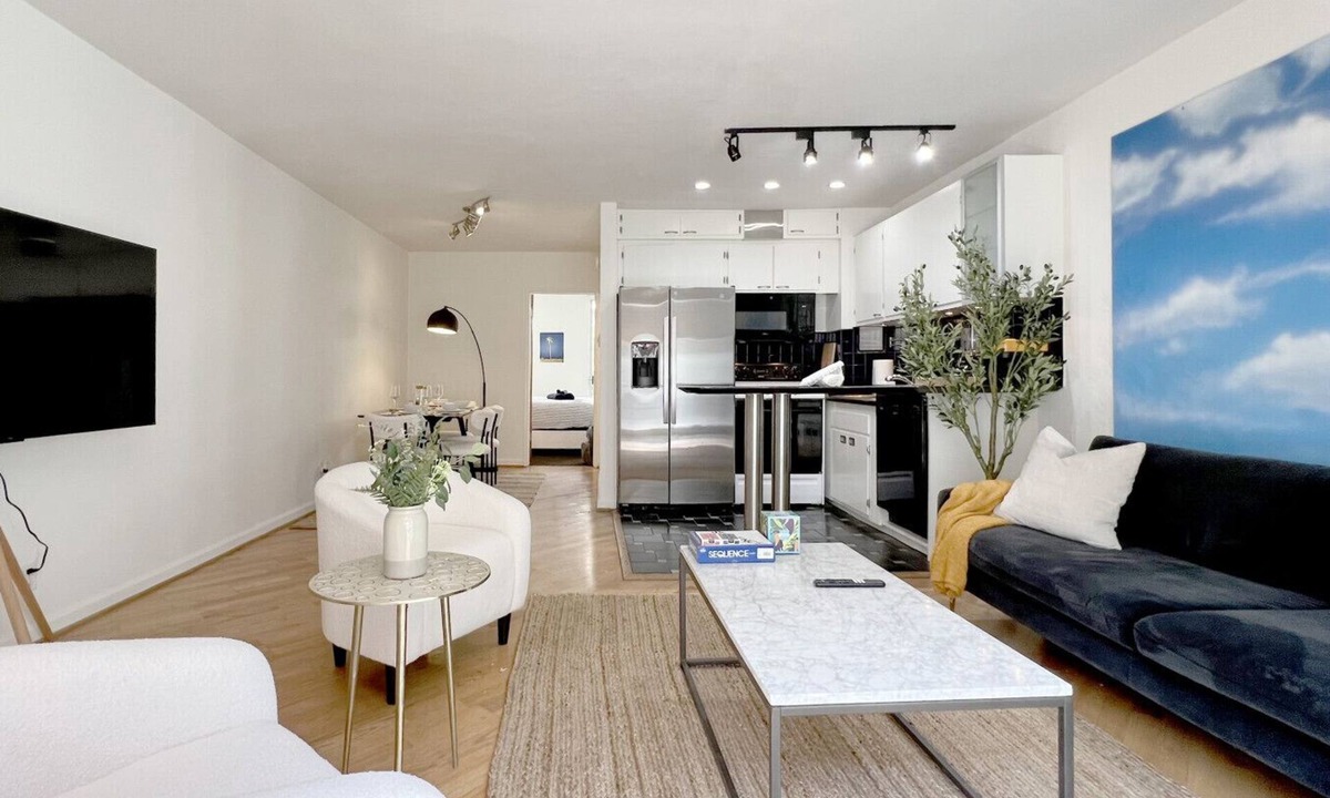 Wilshire Montana Apartment | Seabreeze Hideaway one bedroom