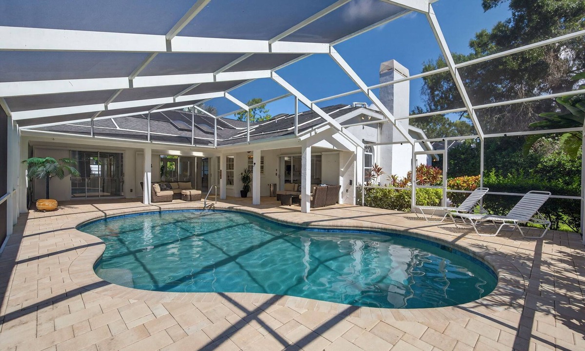 South Gate Ridge House | Seabreeze Pool Retreat.