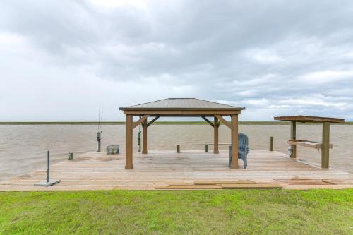Cedar Lane House | Seabreeze Retreat: Waterfront Home Near Sargent