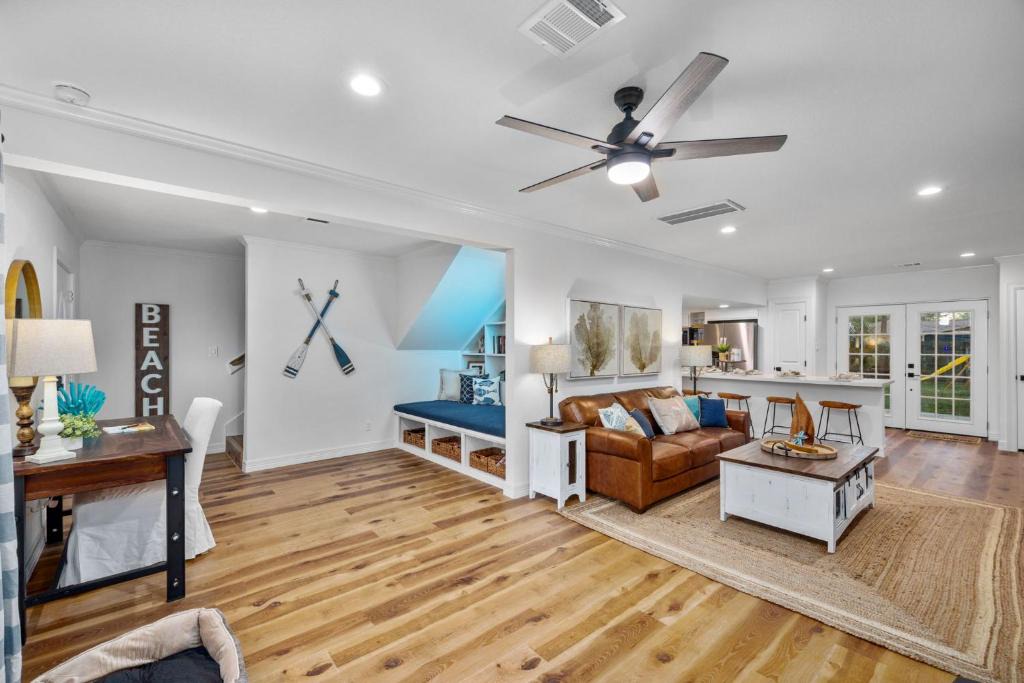 El Lago House | Seabrook 3BR Sleeps 10 w Backyard, Fire Pit Near Kemah