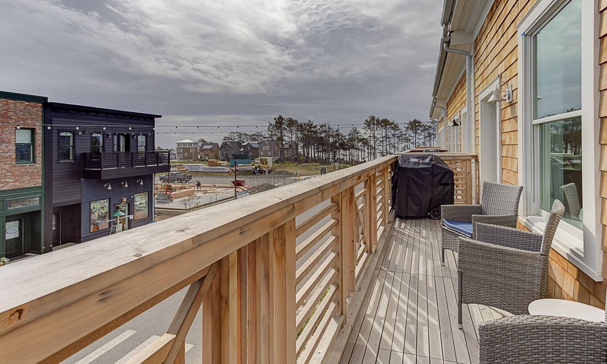 Seabrook House | Seabrook's Above Market: Oceanview, Dog Friendly!