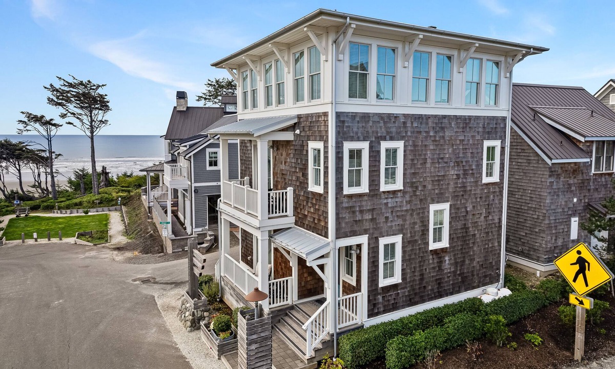 Seabrook House | Seabrook's Head in the Clouds, panoramic oceanviews!