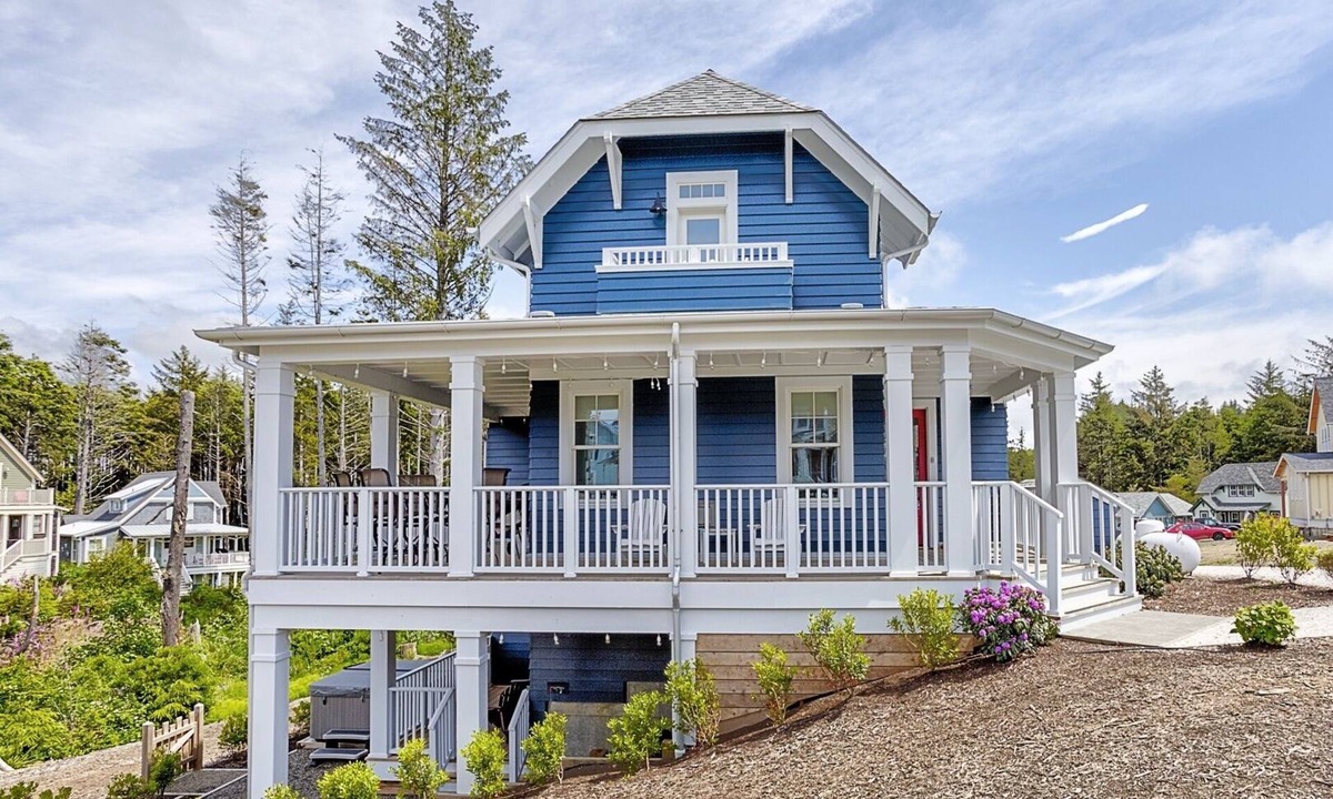 Seabrook House | Seabrook's Mainestay: Dog Friendly!