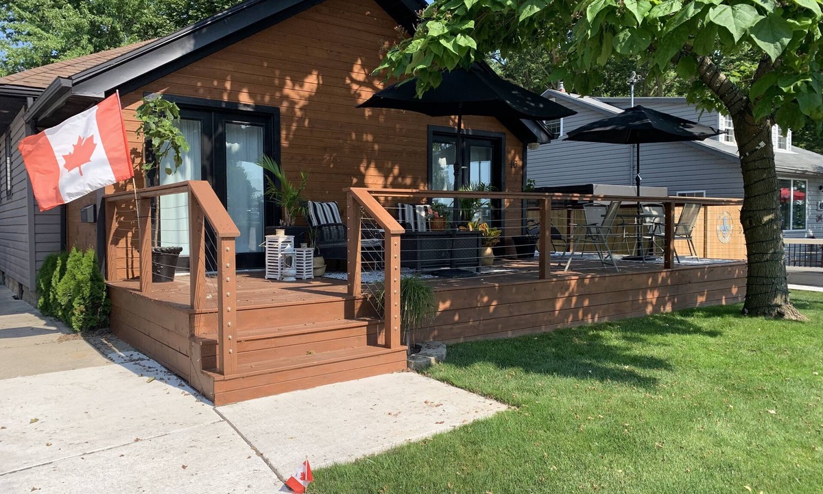 Leamington Cottage | Seacliff Sunset Cottage Rental on Seacliff Beach