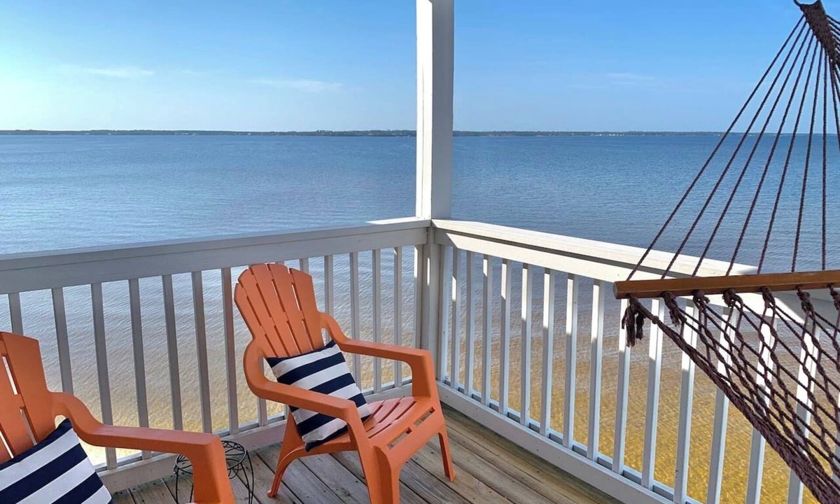 Innerarity Townhomes House | Seaclusion: Calming Waterfront Unit with 2 Kayaks!