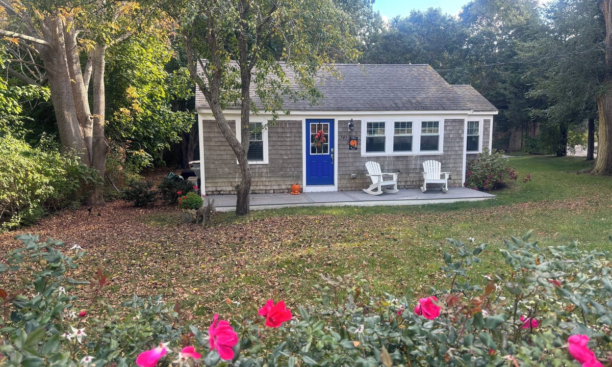 Campground Landing Cottage | SEAclusion! Walk to Bay Beach!