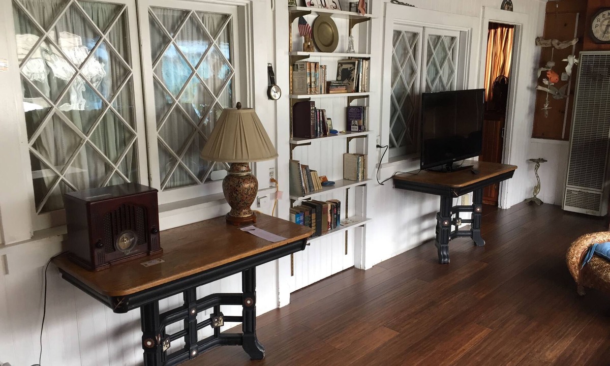 Avalon Hotel | Seacrest Inn