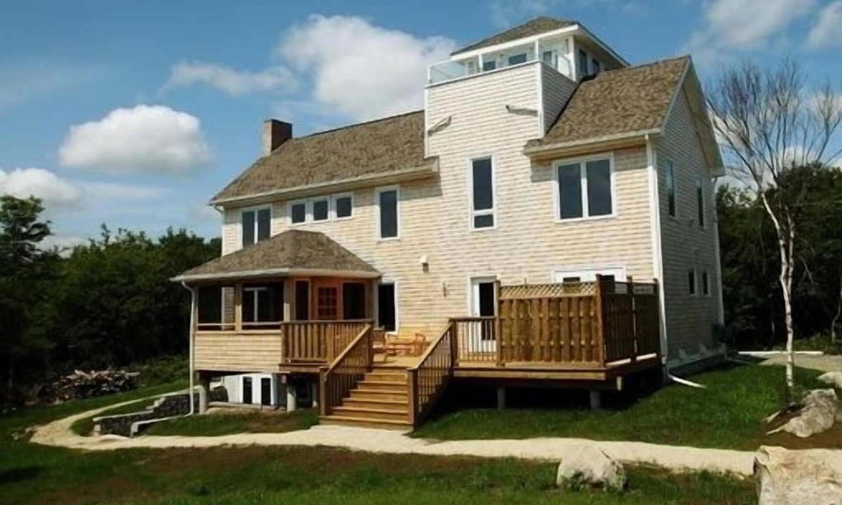 White Point House | Seacrest Tower Vacation Home - Ocean Views, Walk to the Beach!