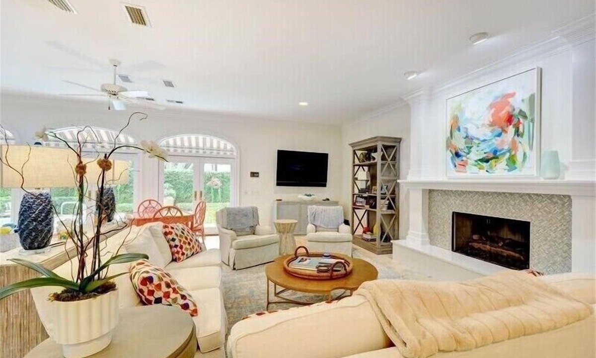 East Beach House | SEAesta Beach House