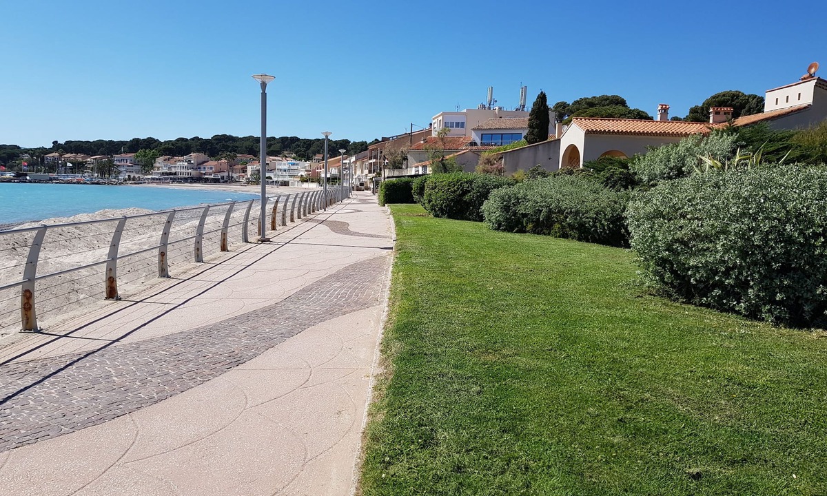 Les Lecques Apartment | Seafront apartment