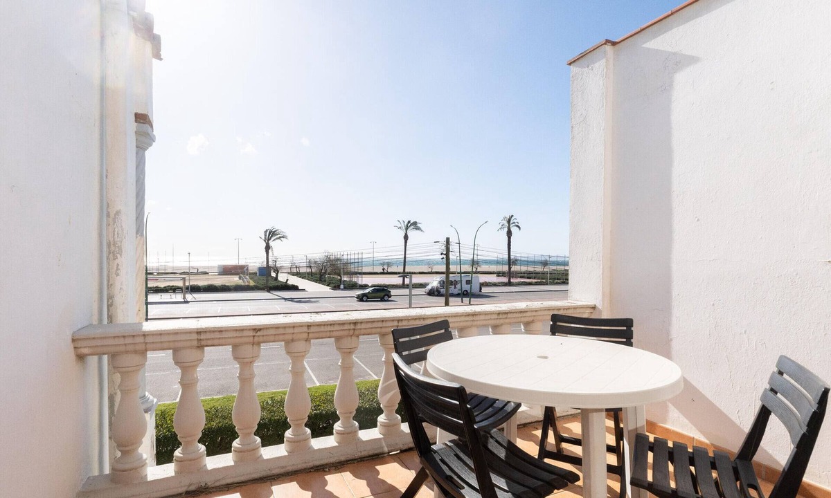 Empuriabrava Apartment | Seafront Apartment with Parking Empuriabrava