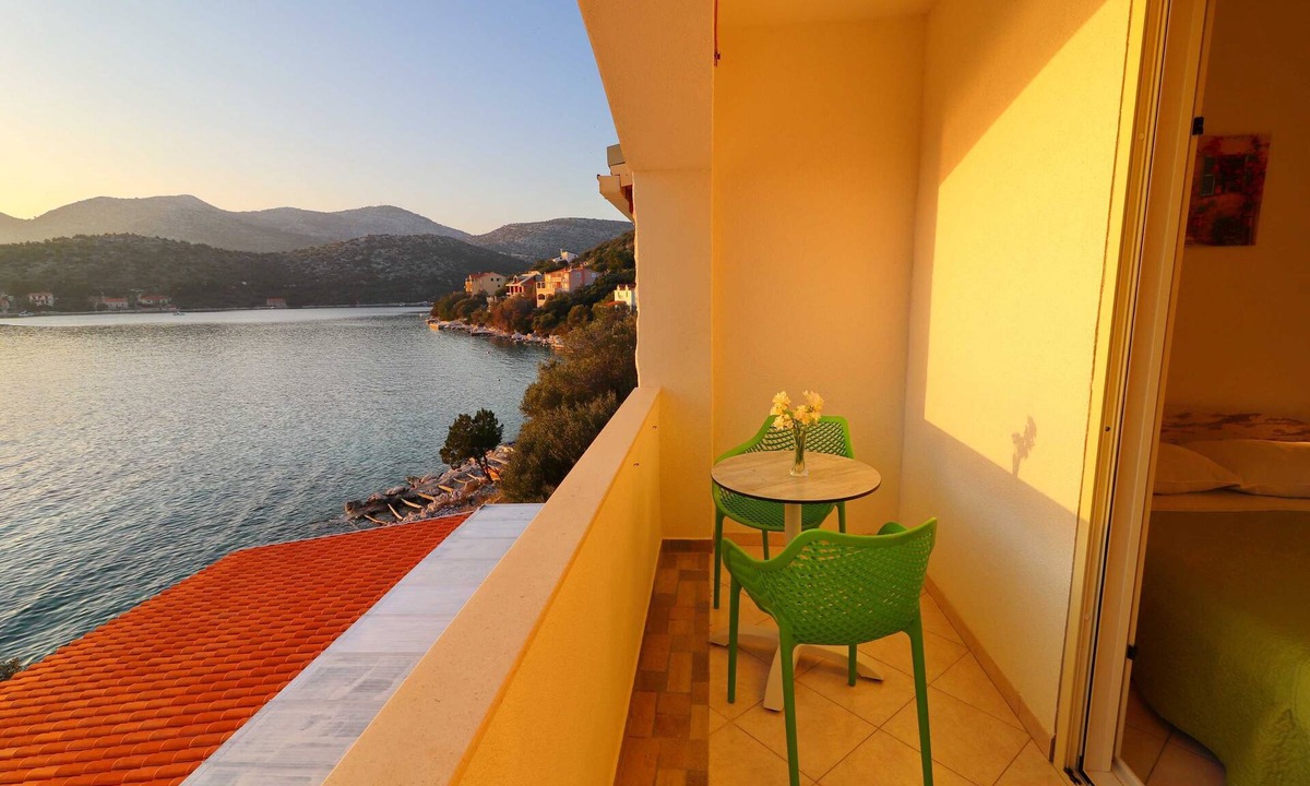 Skrivena Luka Apartment | Seafront Apartments Anthony