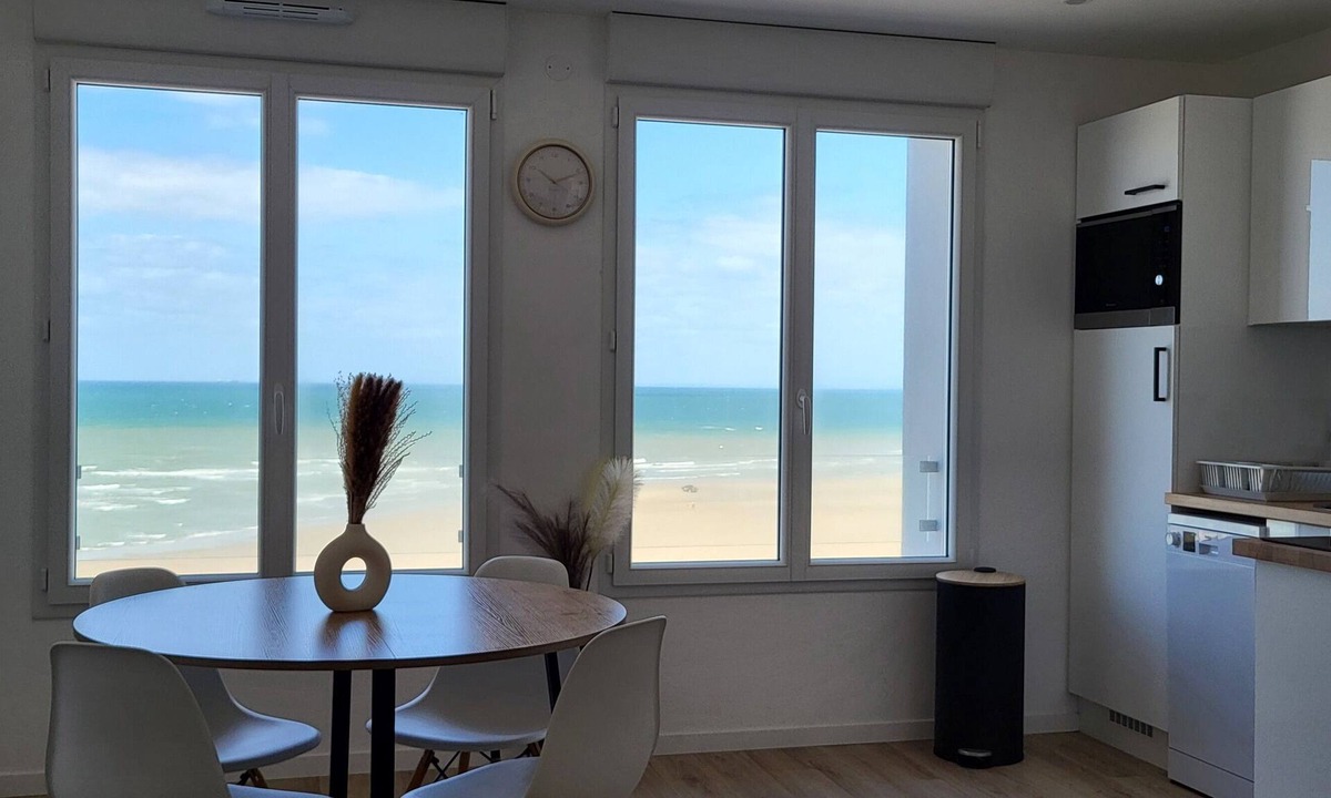 Le Portel Apartment | Seafront Cozy 1BR Sunset View