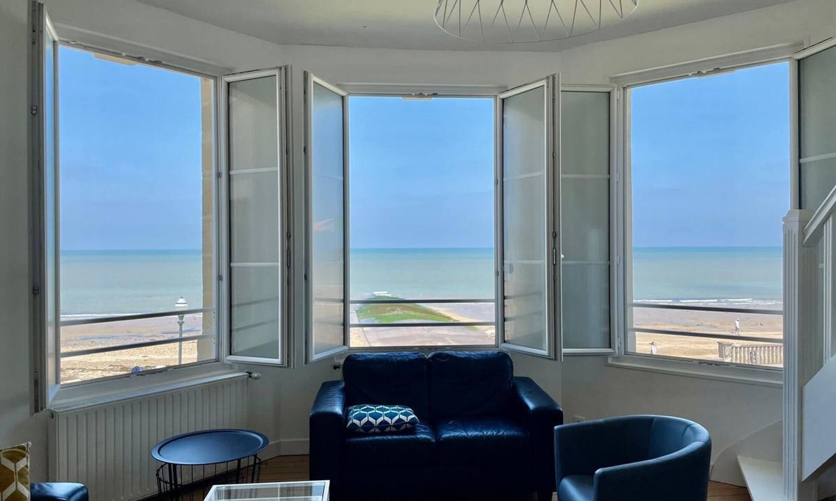 Saint-Regnobert-de-la-Cote-de-Nacre Apartment | Seafront duplex, renovated 2018, private park
