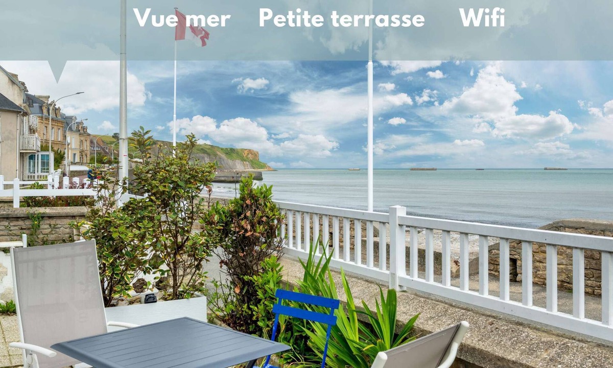 Arromanches-les-Bains Apartment | Seafront apartment - Terrace and sea view