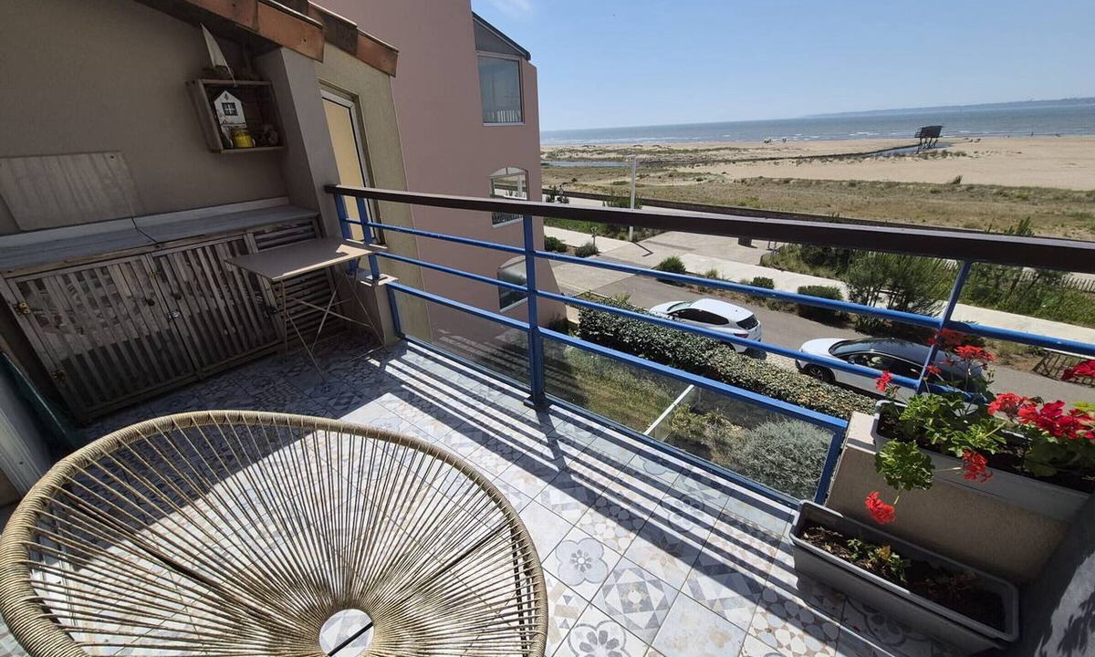 Saint-Brevin-les-Pins Apartment | Seafront Apartment with Balcony, Near Saint-Brevin-les-Pins Center
