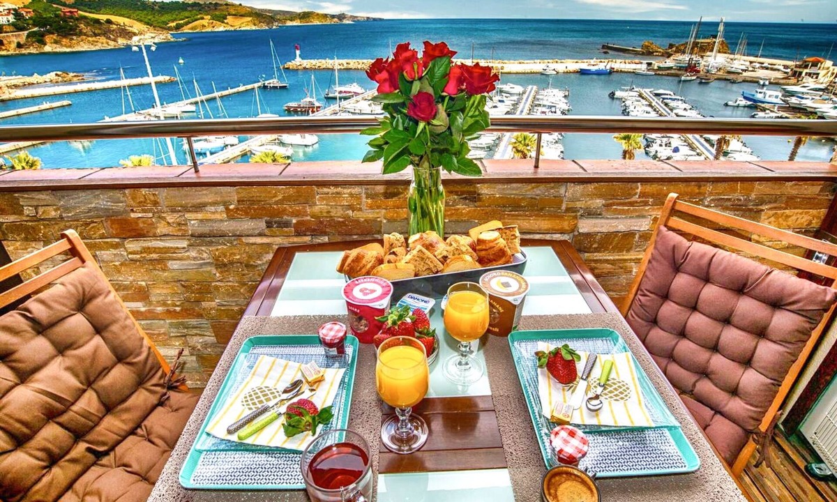 Banyuls-sur-Mer Apartment | Seafront rental by Thierry Bourgait