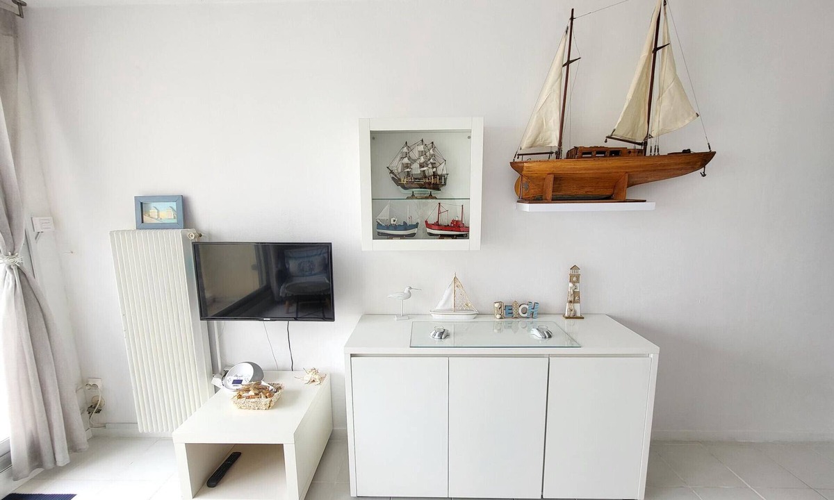 Les Sables d'Olonne Apartment | Seafront Studio with Balcony, Reserved Parking, and Stunning Views
