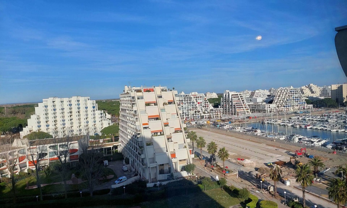 La Grande-Motte Apartment | Seafront Studio with Parking in La Grande Motte