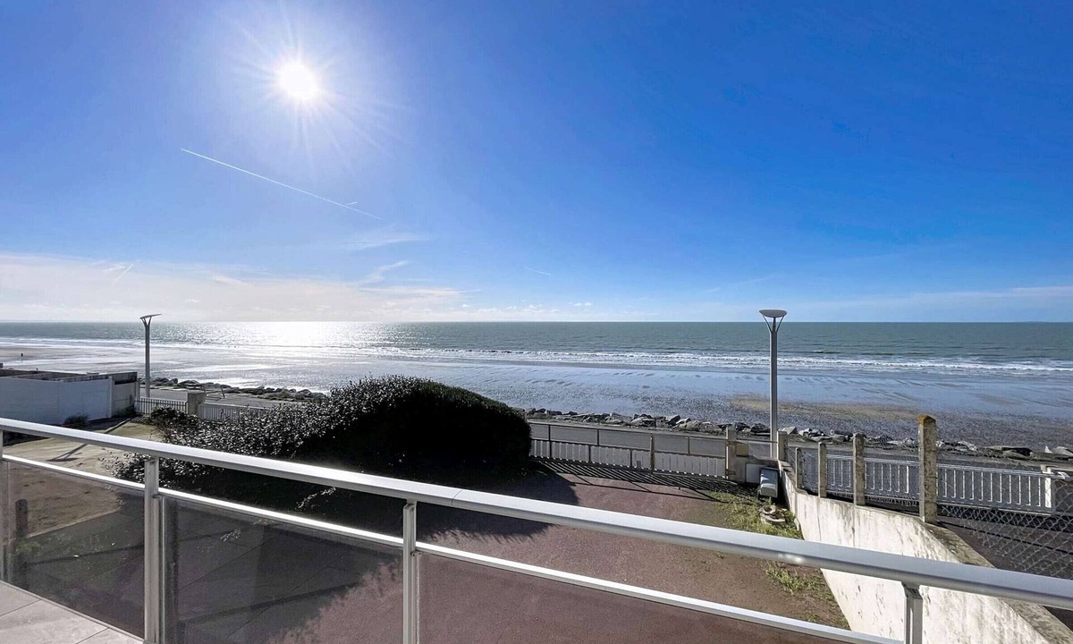 Saint-Pair-sur-Mer House | Seafront villa with garden and free Wifi
