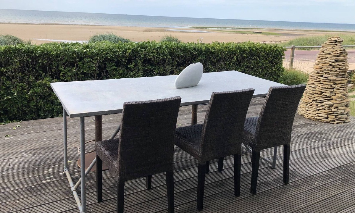 Bernieres-sur-Mer Villa | Seafront villa, landing beach, Bernières/sea, 3 bedrooms, sleeps 8