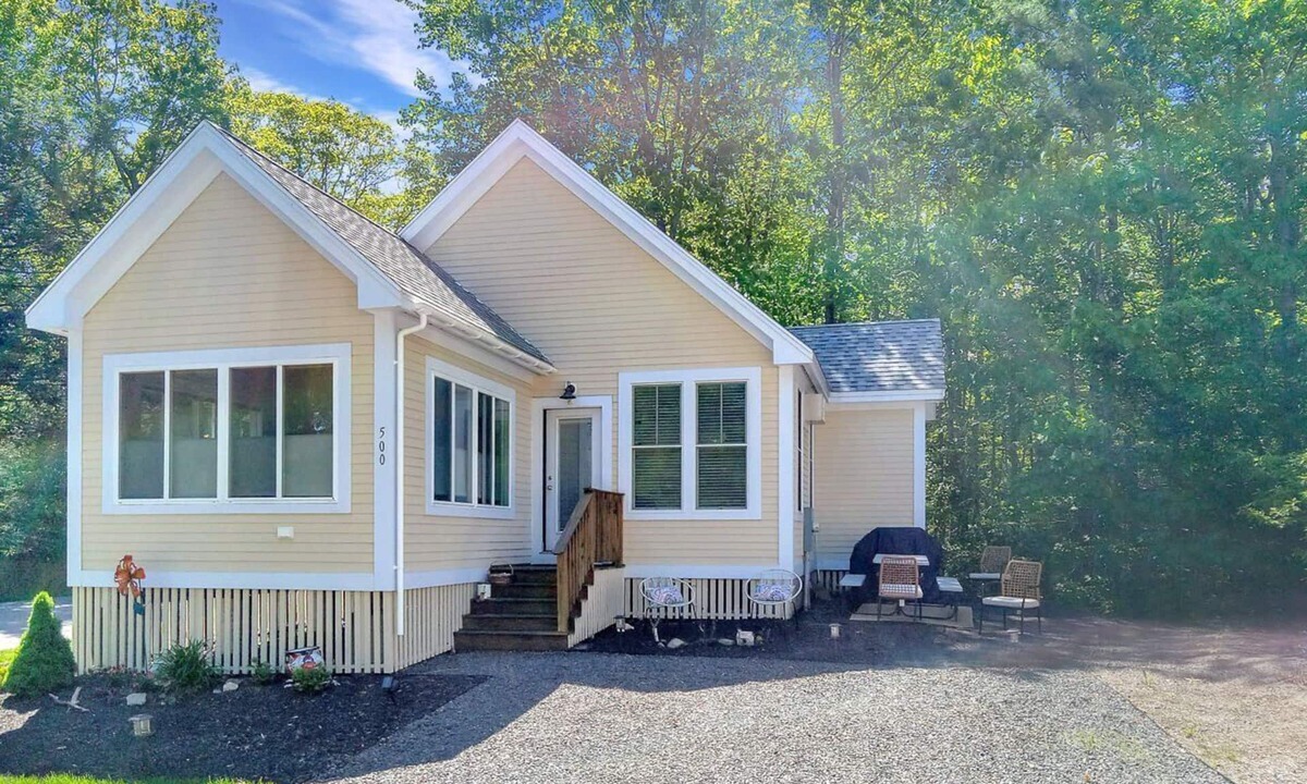 Moody Condo | Seaglass Village Gem! 3 night min, close to Ogunquit Beach