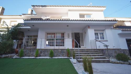 Pineda de Mar Villa | SeaHomes Vacations - Villa Chill & Pool 200m Beach