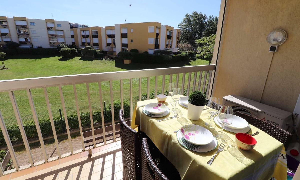 Le Grau-Du-Roi Apartment | Seaquarium district - air-conditioned studio cabin terrace garden view