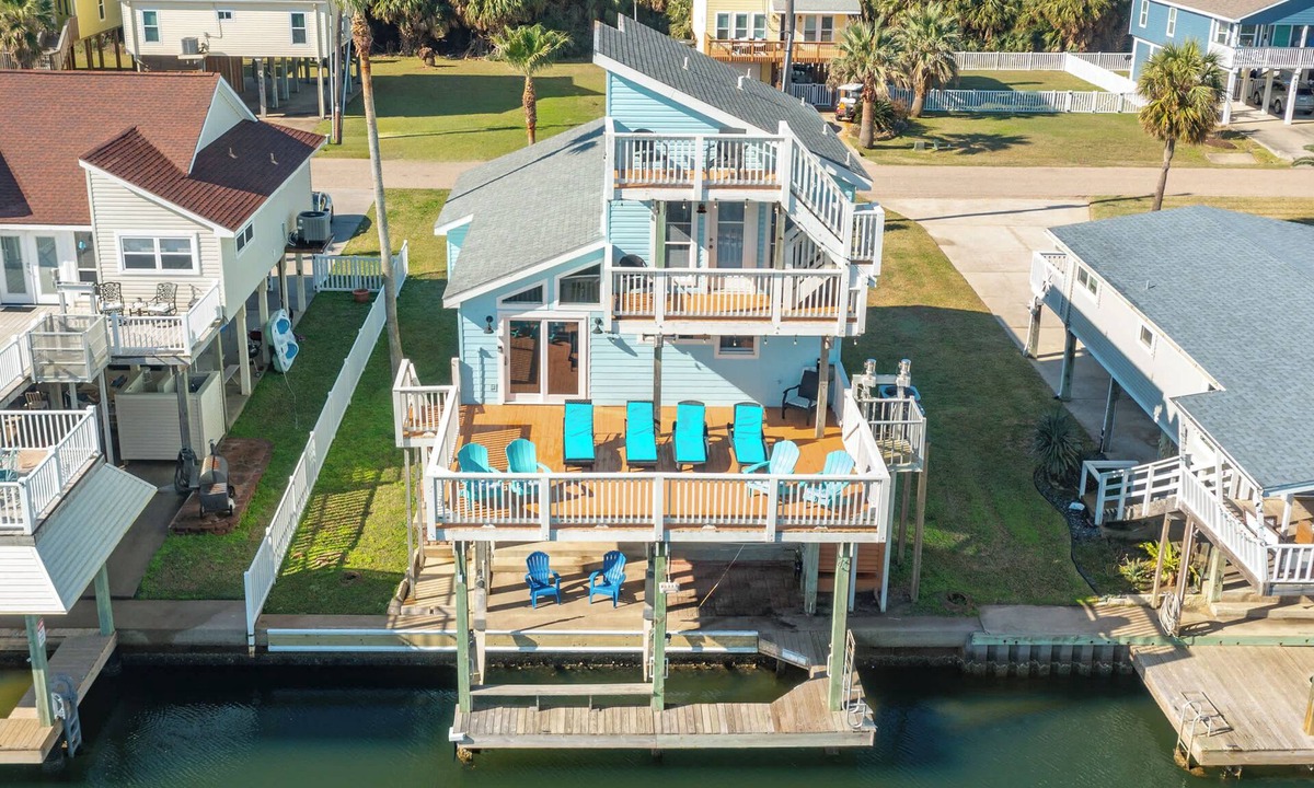 Isla Del Sol House | Seas the Day - Penthouse-like views Gulf, Beach & Bay!