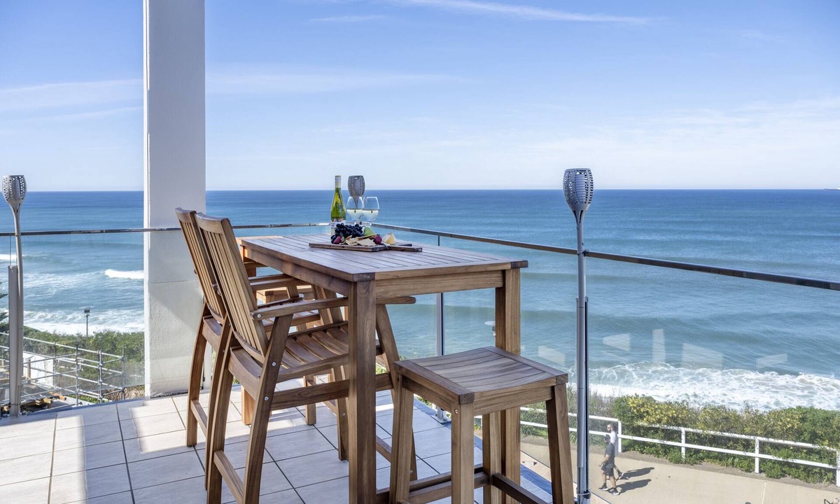 Merewether Apartment | Seascape - Absolute Beachfront - Ocean Views