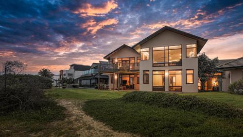 Tennyson House | Seascape At Tennyson Beach