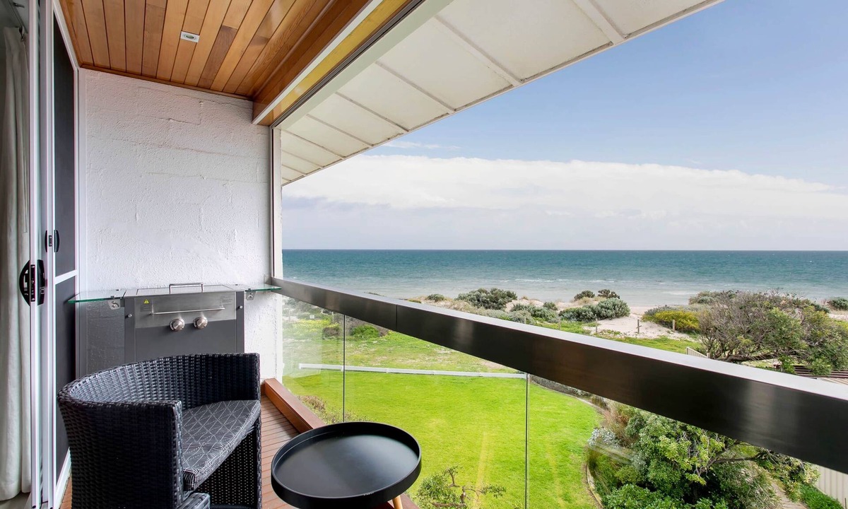 Semaphore Park Apartment | Seascape | Vacation Mode | 2 Bed Ocean View w BBQ